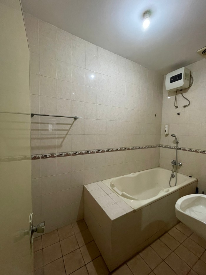 Rumah disewakan di Meadow Green Lippo Cikarang